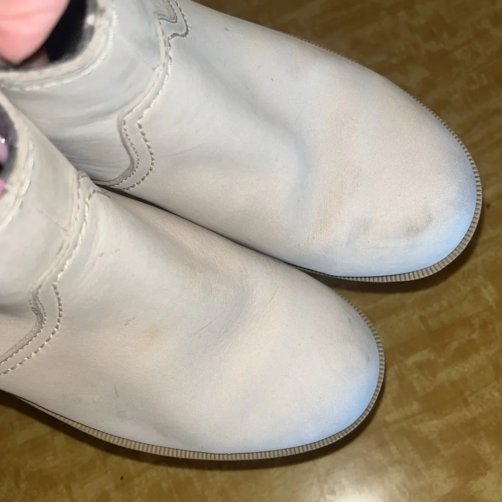 Teva cream leather Foxy booties size 6.5 low heel / preowned